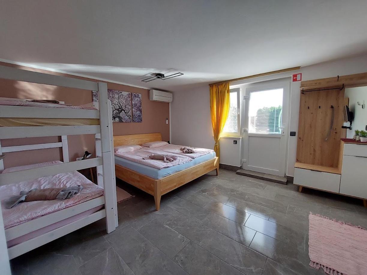Apartma Zirovnik Церклье-на-Гореньскем Экстерьер фото